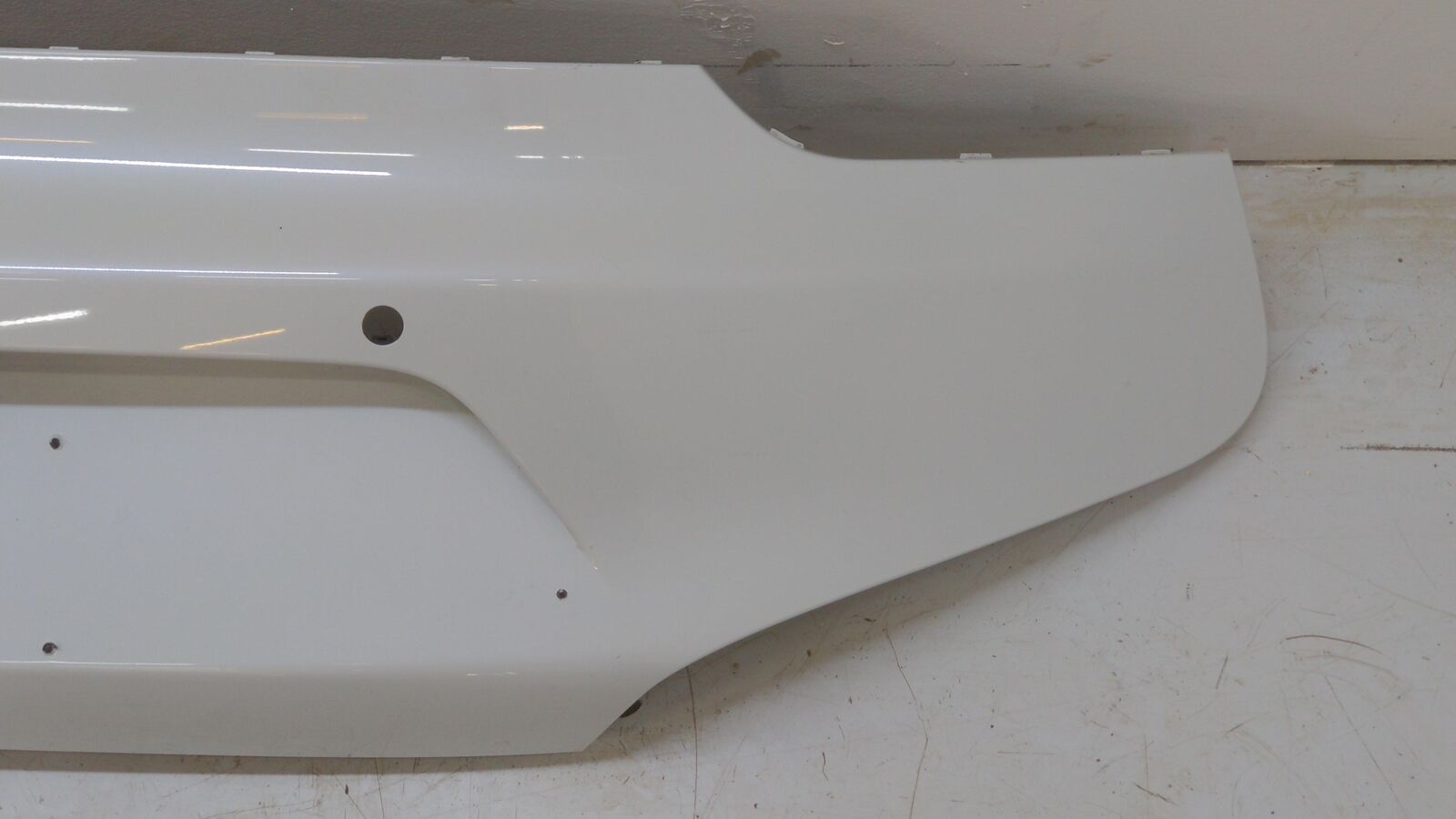 14-19 BMW I8 REAR Bumper Cover *chipped Scratched Cracked* White 51127336299