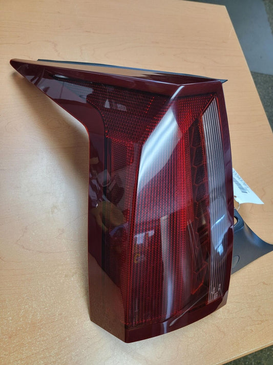04-09 Cadillac XLR LH Left Tail Light Lamp *Minor Chip/Scratches*