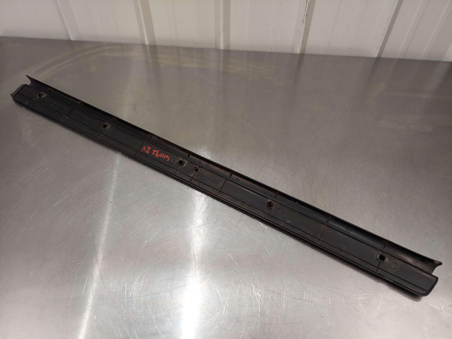 1991 Nissan Skyline R32 HCR32 GTS-T Coupe Right Sill Plate 76951-04U00 *Gouged*