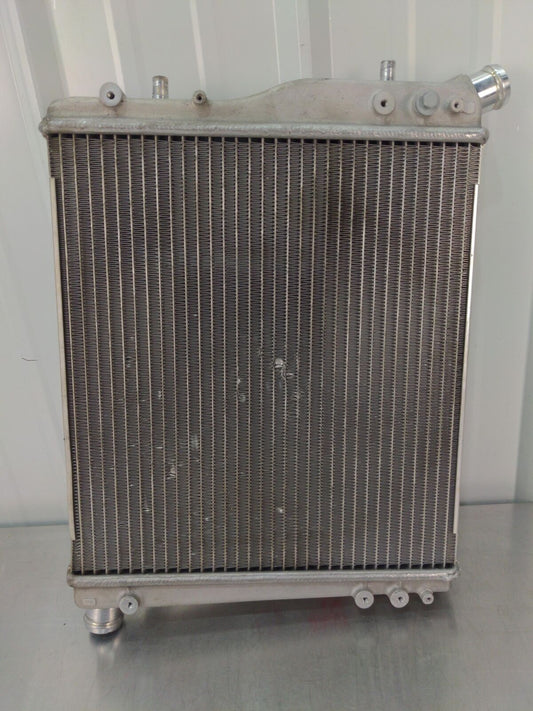 08-15 AUDI R8 Radiator Left Lh Driver Outer *broken pin/dings* 420121252a