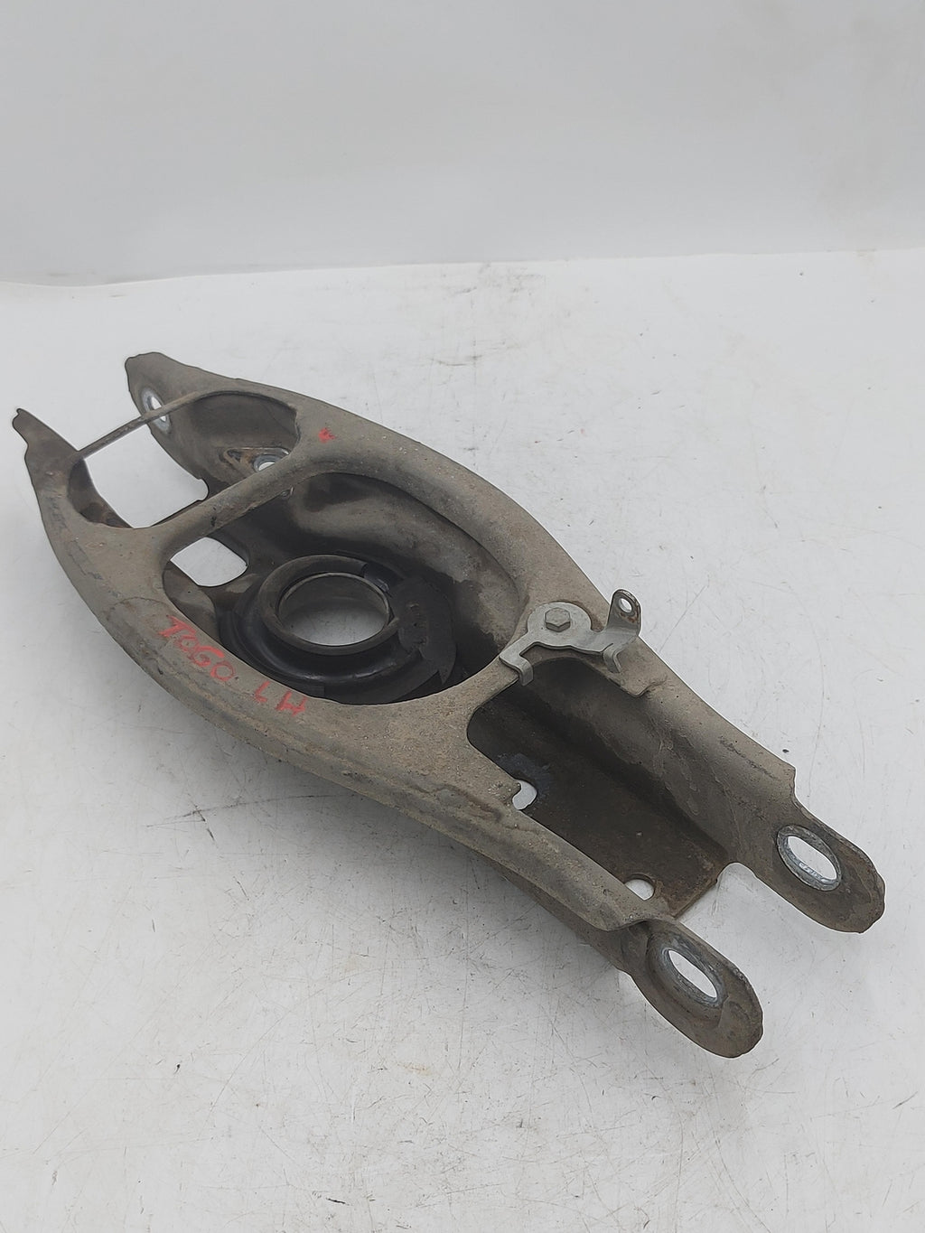 08-13 BMW 135I E82 Left REAR Lower Control Arm spring Perch 335367642003 177KM'S