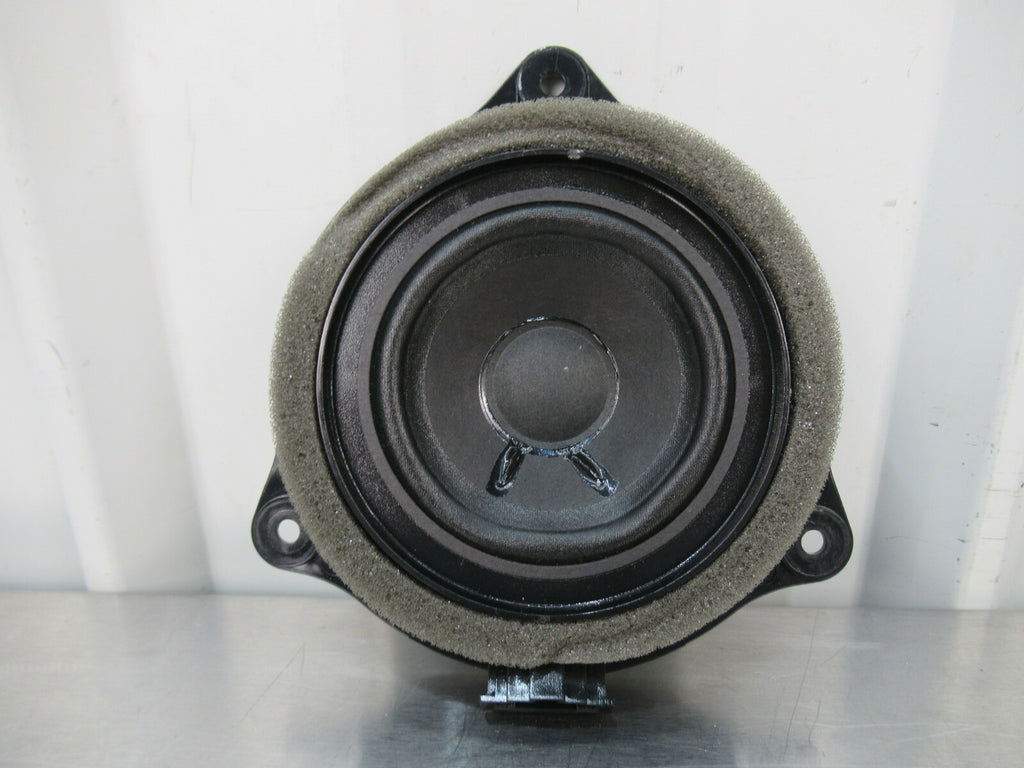T081 2009 09 AUDI R8 LH LEFT FRONT DOOR MID SPEAKER BANG & OLUFSEN 420035416