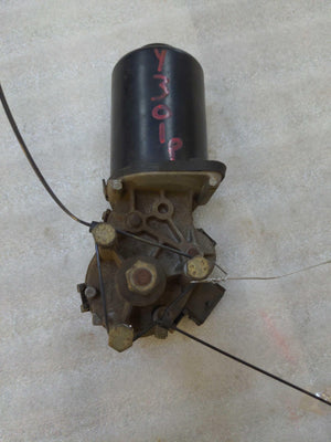 00 01 AUDI TT Front Windshield Wiper Motor 8N0955113