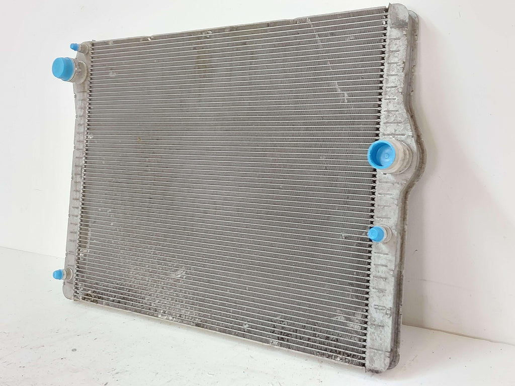 11-16 BMW 550i Rear Main Radiator 17118669004 7601831 *Fins Bent*