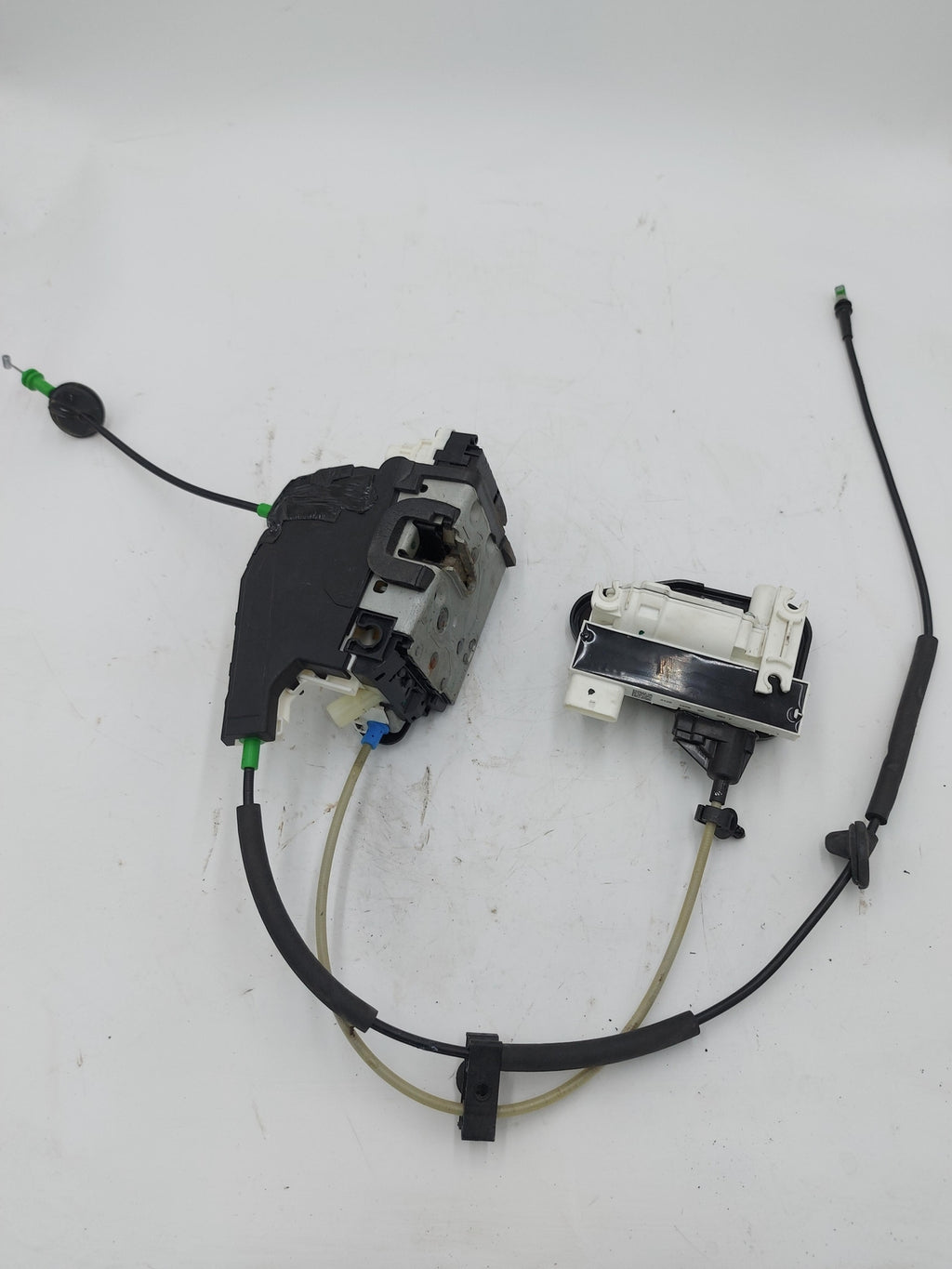 2017 TESLA X Right Front Door Latch Rh Front 1112064-90-a