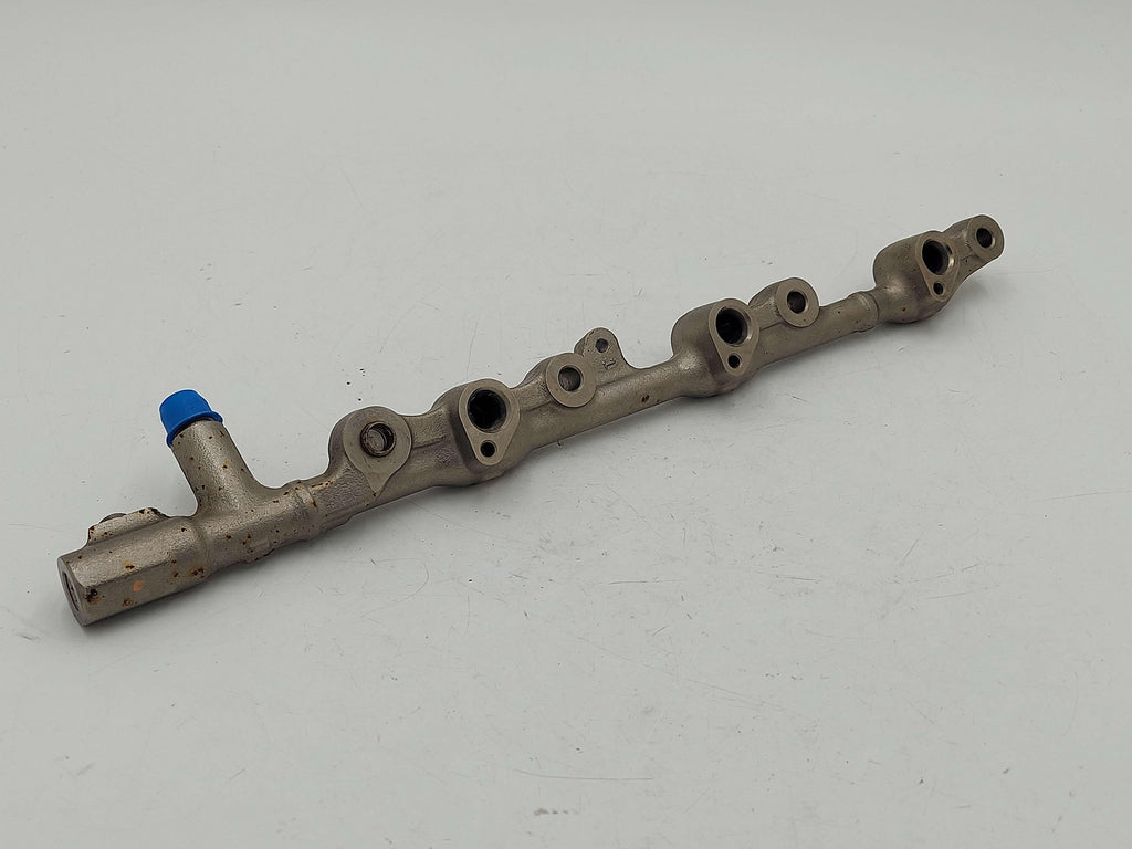 2016 Toyota Tacoma 3.5L LH Left Fuel Injection Rail 25K KMS