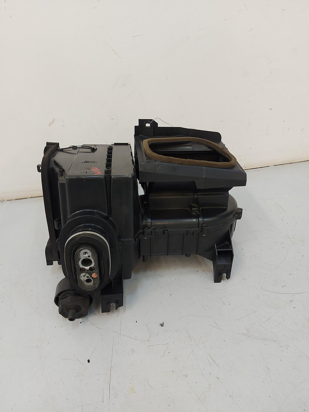 1999 NISSAN SKYLINE R34 GT-T coupe 272108L500 HEATER CORE Blower Motor Housing