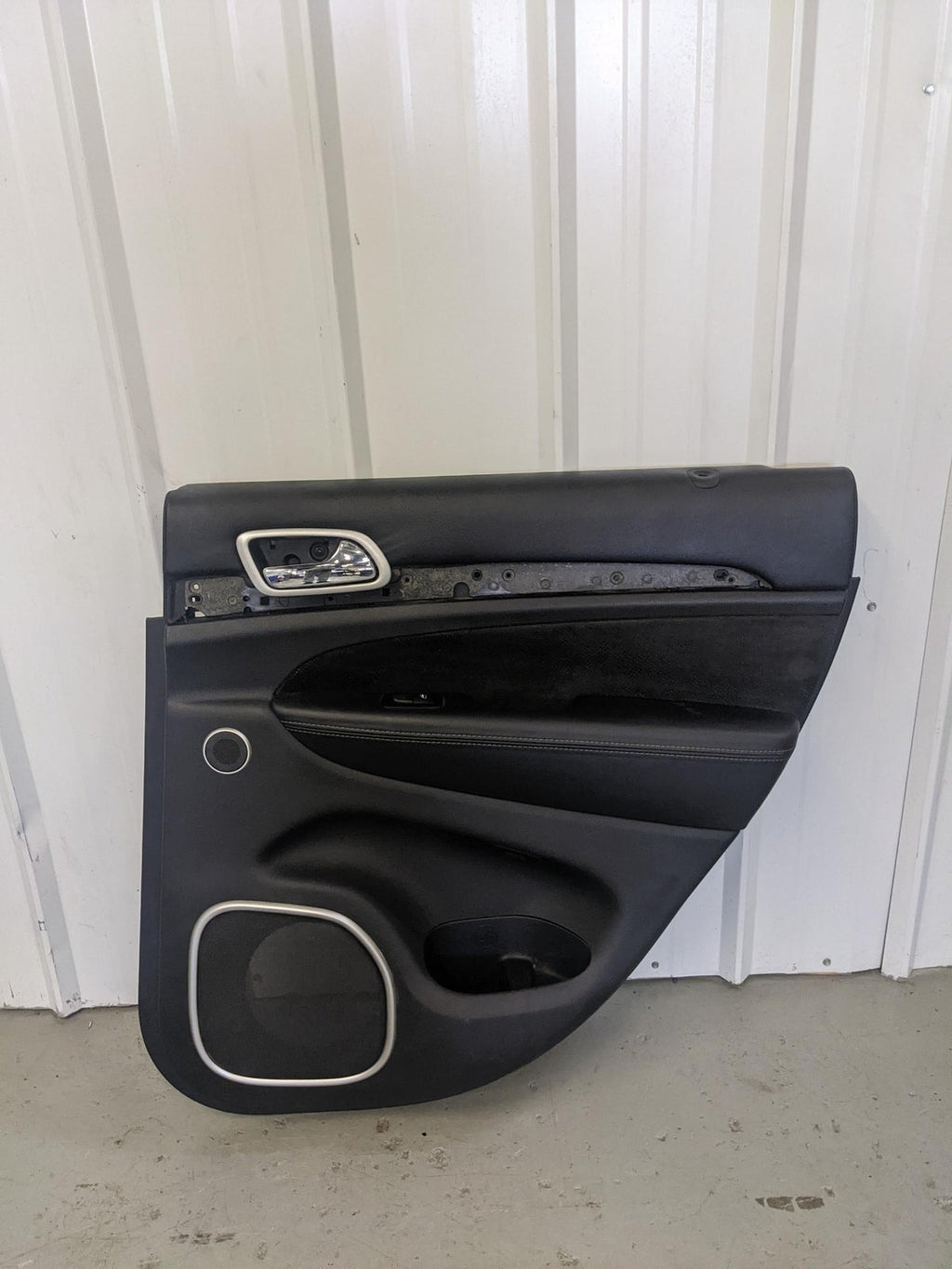 18-21 JEEP GRAND CHEROKEE SRT8 REAR RH RIGHT DOOR TRIM PANEL BLACK 6GJ203X9AB